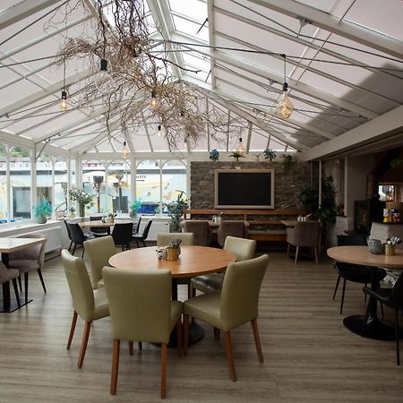 Hive Townhouse Hotel Аберерън Екстериор снимка