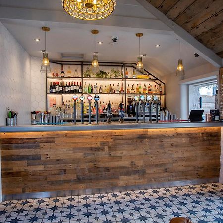 Hive Townhouse Hotel Аберерън Екстериор снимка