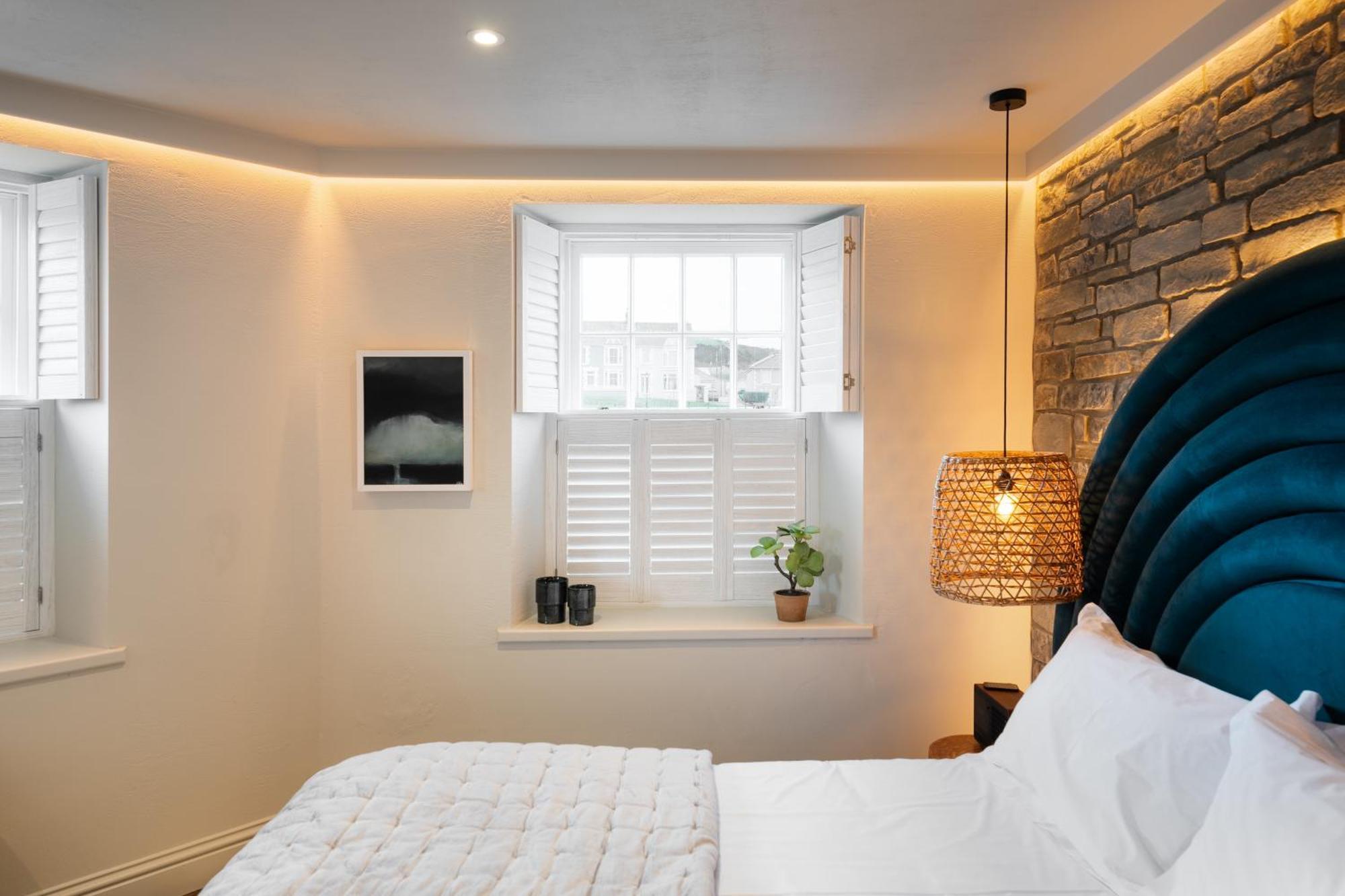 Hive Townhouse Hotel Аберерън Екстериор снимка