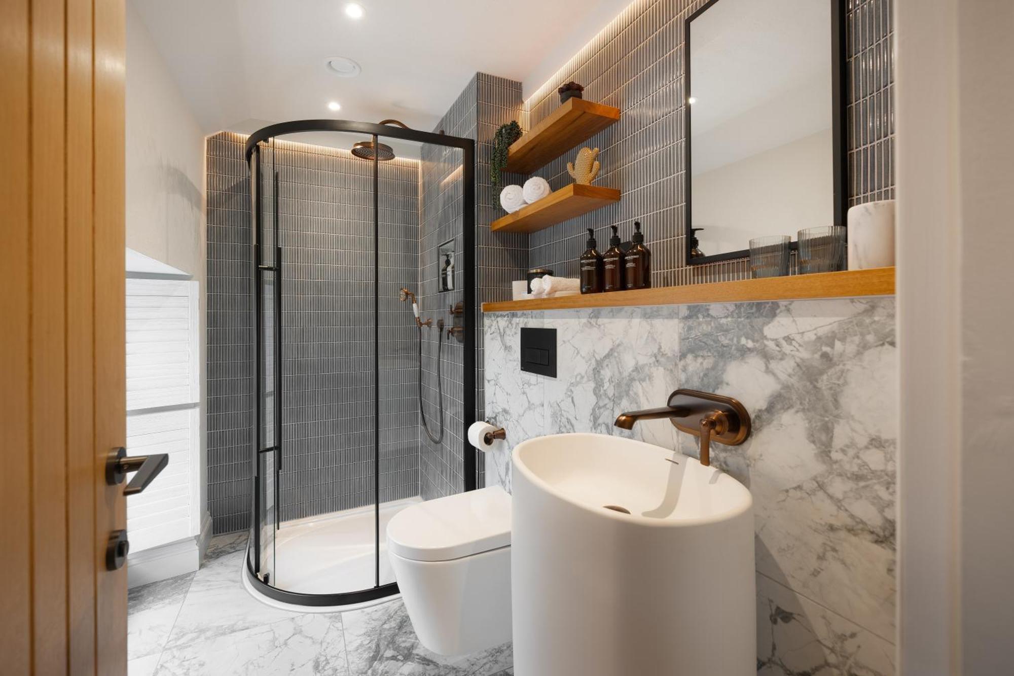 Hive Townhouse Hotel Аберерън Екстериор снимка