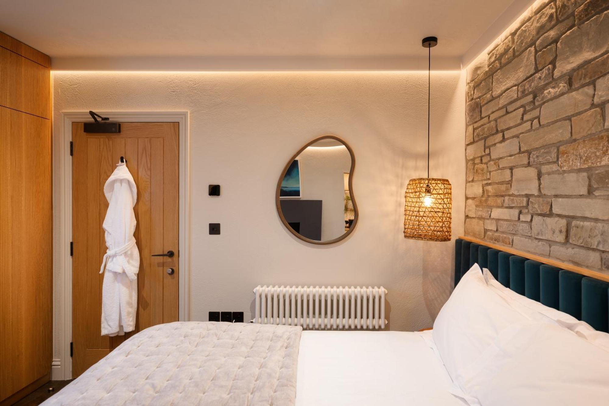 Hive Townhouse Hotel Аберерън Екстериор снимка