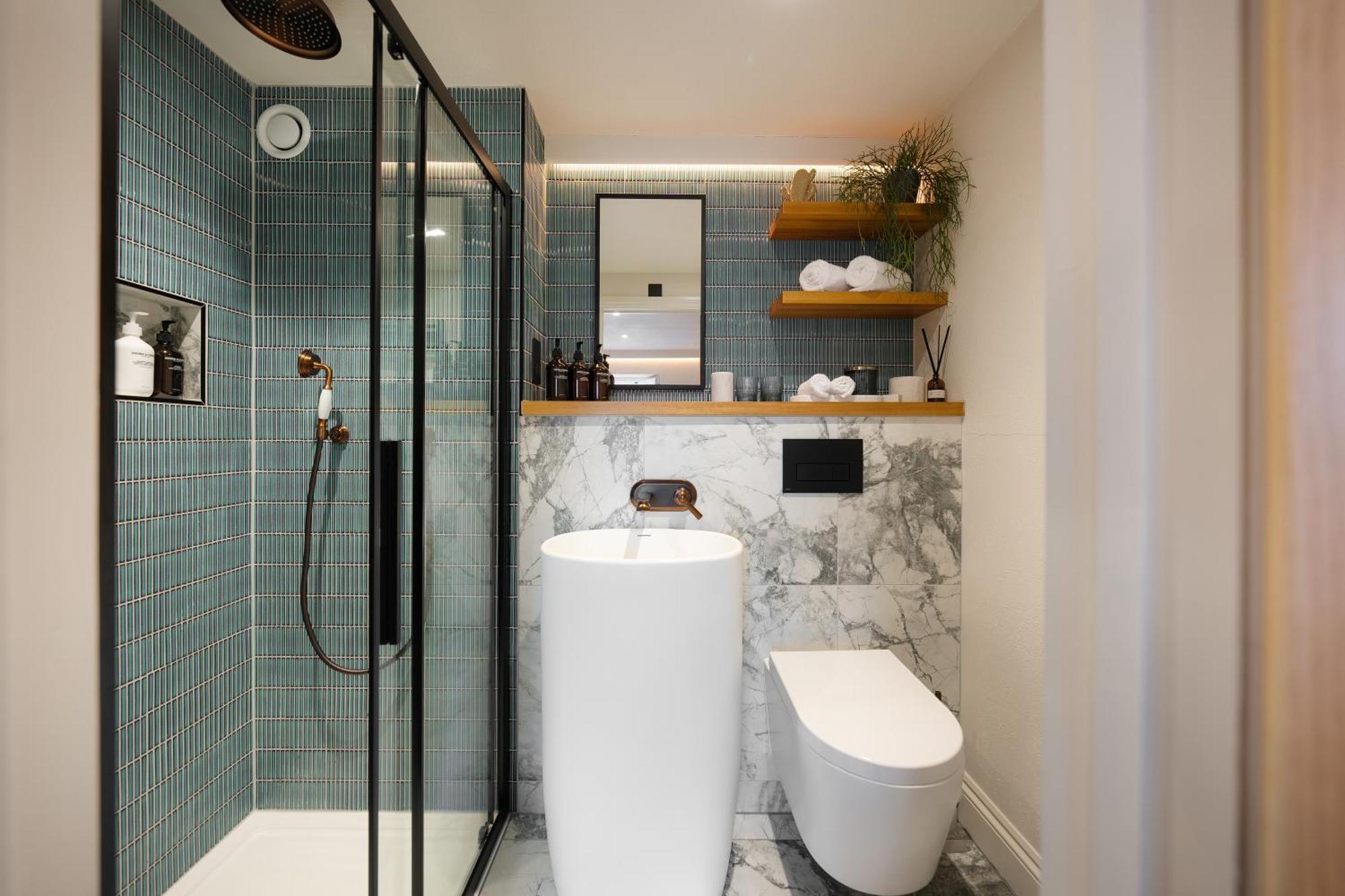 Hive Townhouse Hotel Аберерън Екстериор снимка