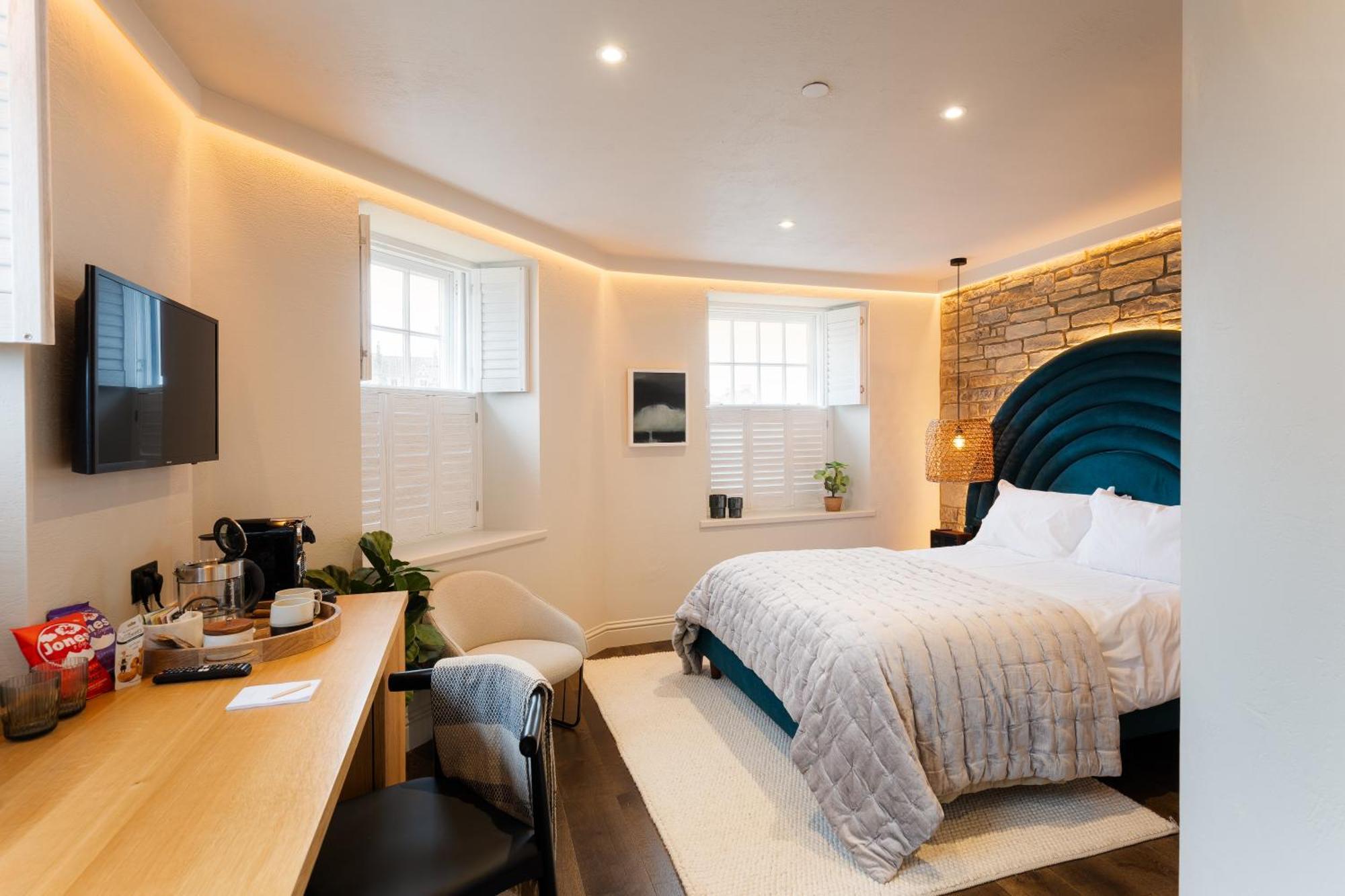 Hive Townhouse Hotel Аберерън Екстериор снимка