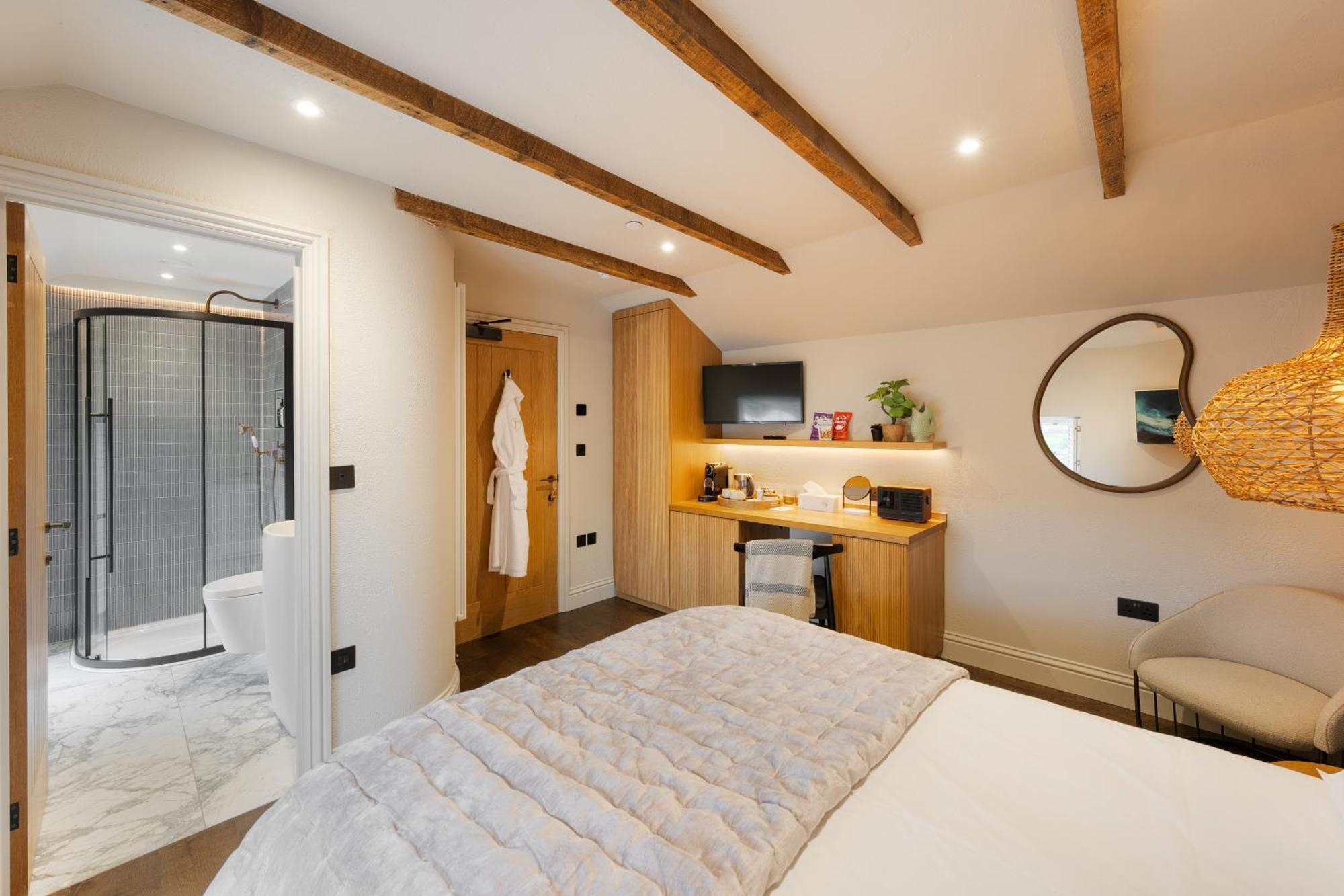 Hive Townhouse Hotel Аберерън Екстериор снимка