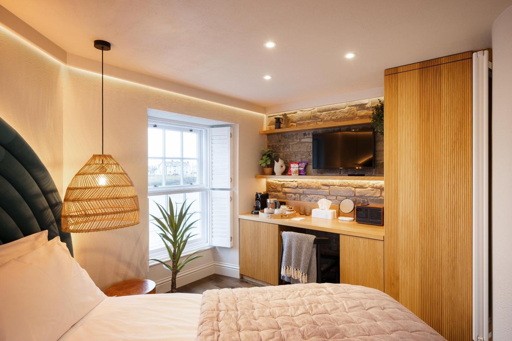 Hive Townhouse Hotel Аберерън Екстериор снимка