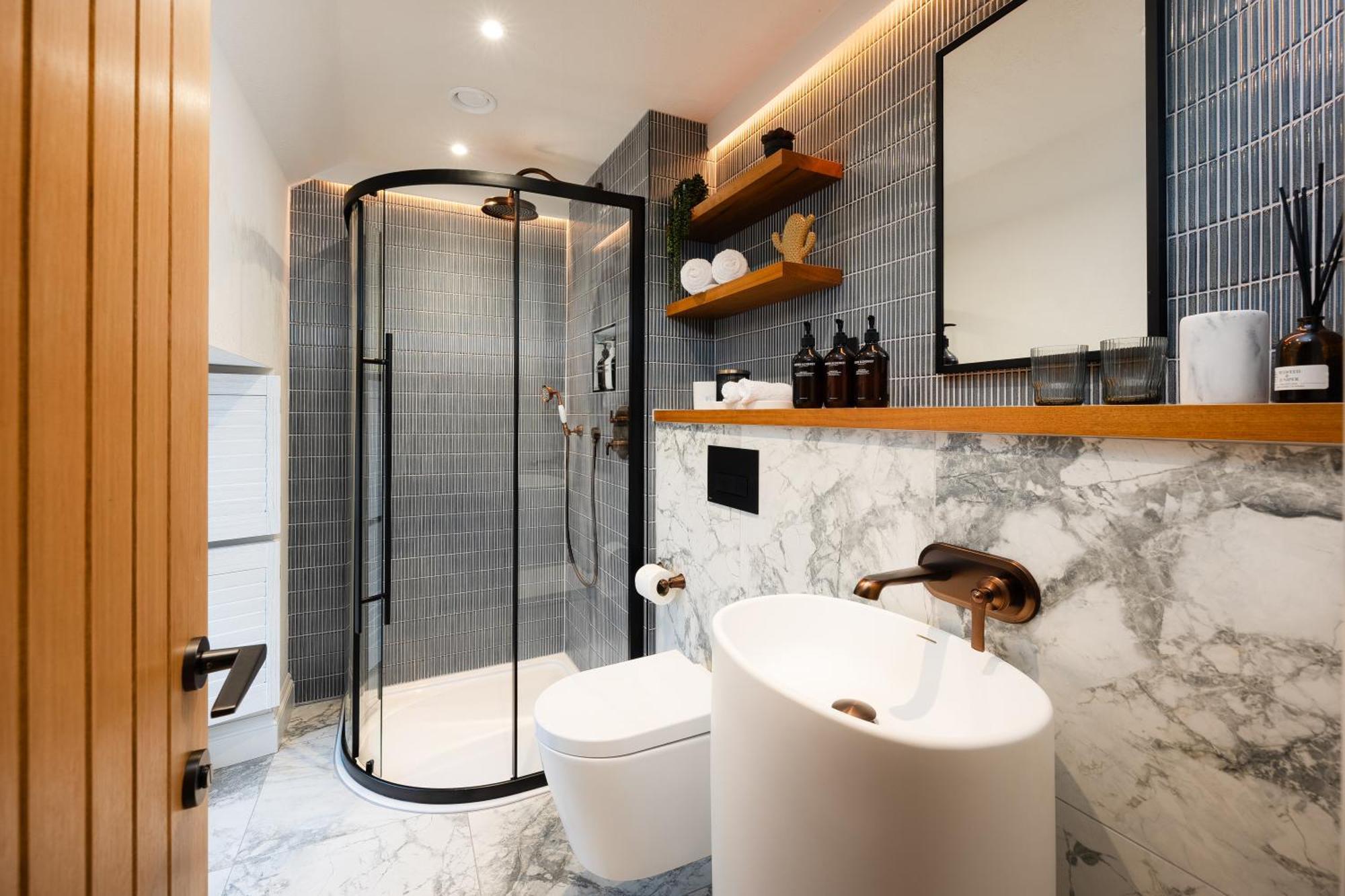 Hive Townhouse Hotel Аберерън Екстериор снимка