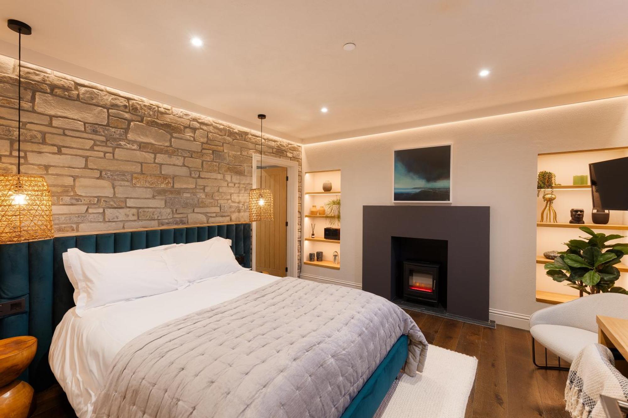Hive Townhouse Hotel Аберерън Екстериор снимка