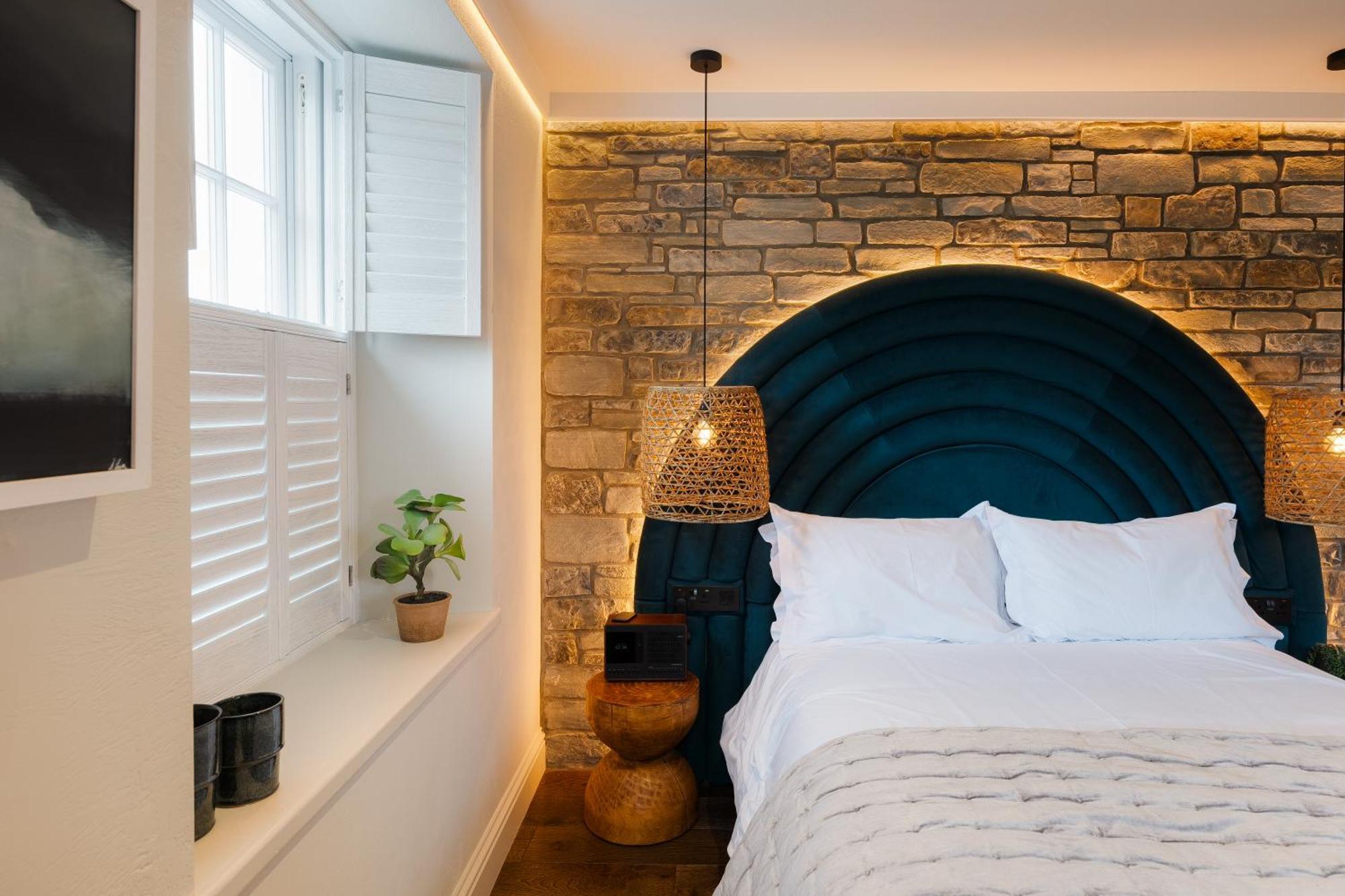 Hive Townhouse Hotel Аберерън Екстериор снимка