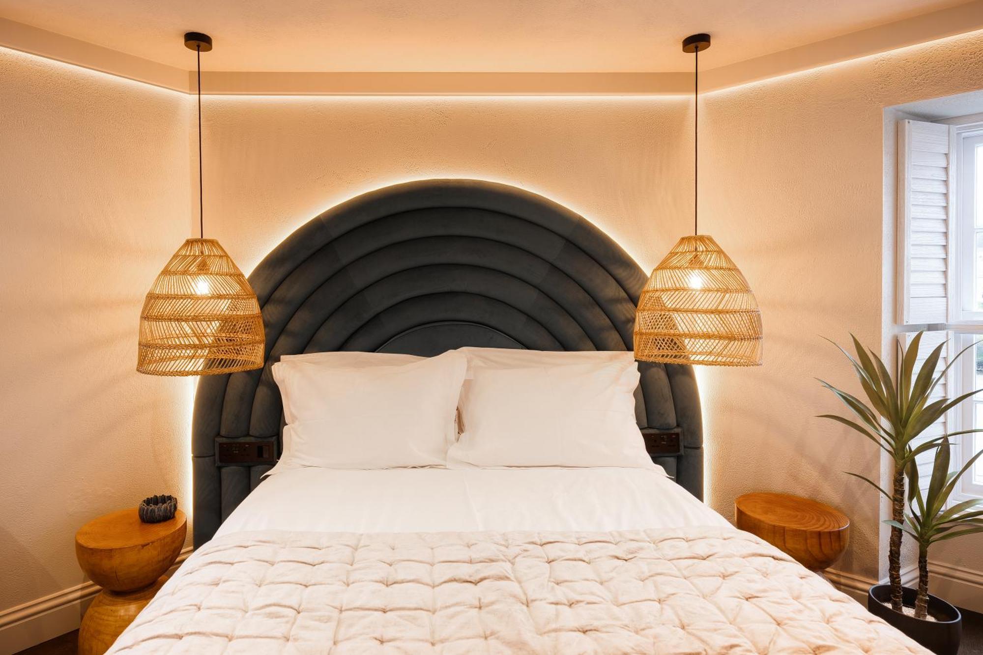 Hive Townhouse Hotel Аберерън Екстериор снимка