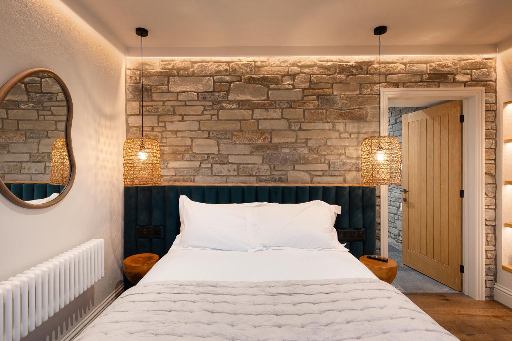 Hive Townhouse Hotel Аберерън Екстериор снимка
