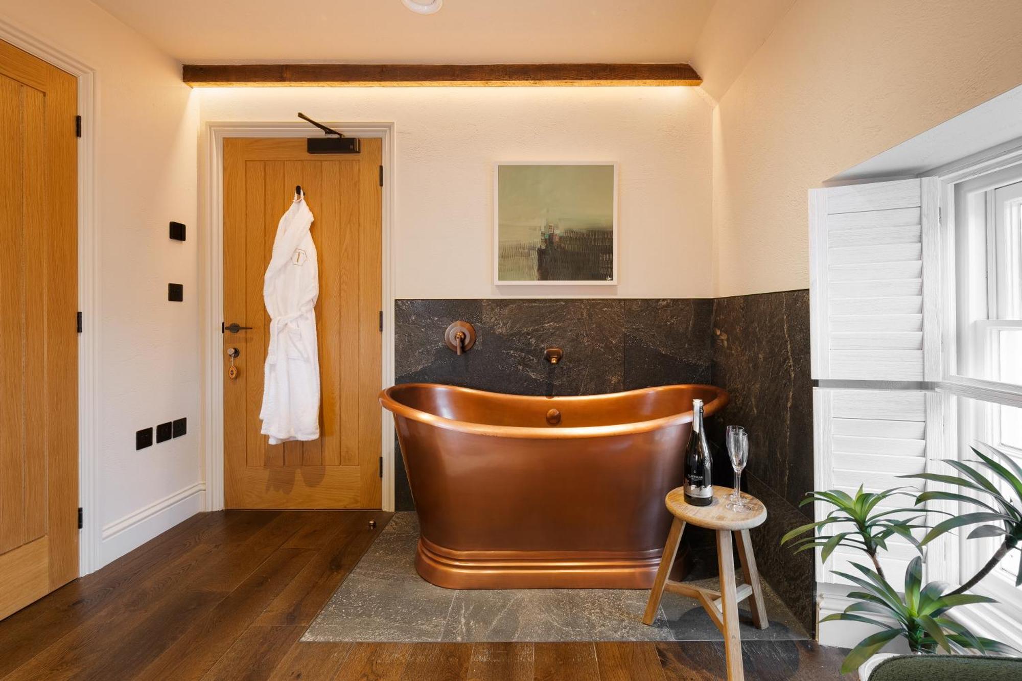 Hive Townhouse Hotel Аберерън Екстериор снимка