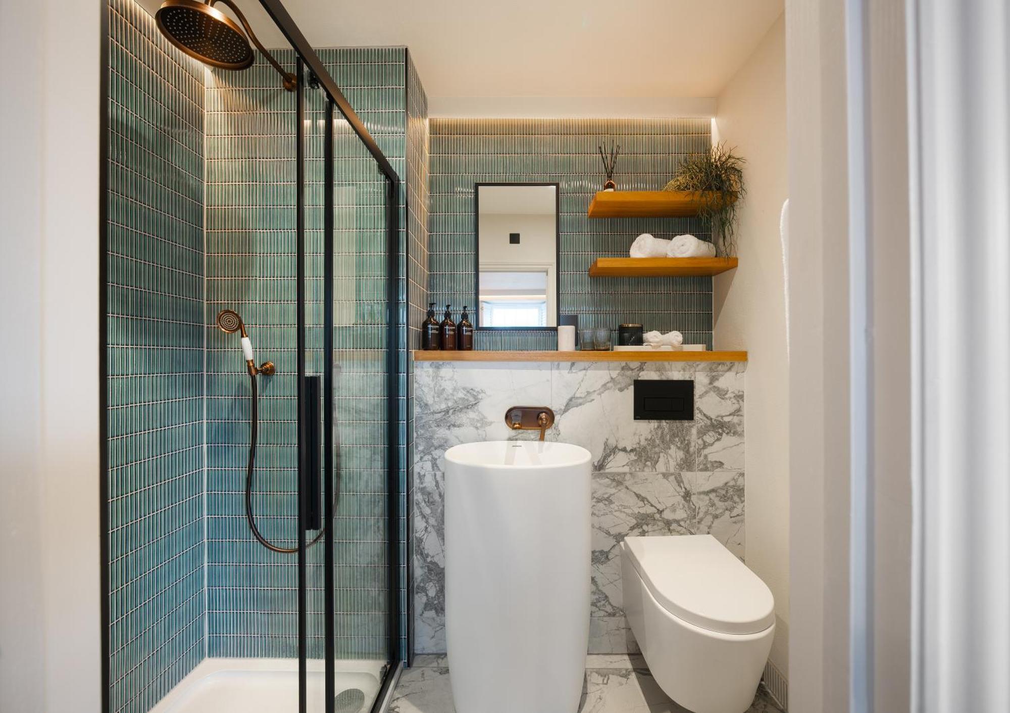 Hive Townhouse Hotel Аберерън Екстериор снимка