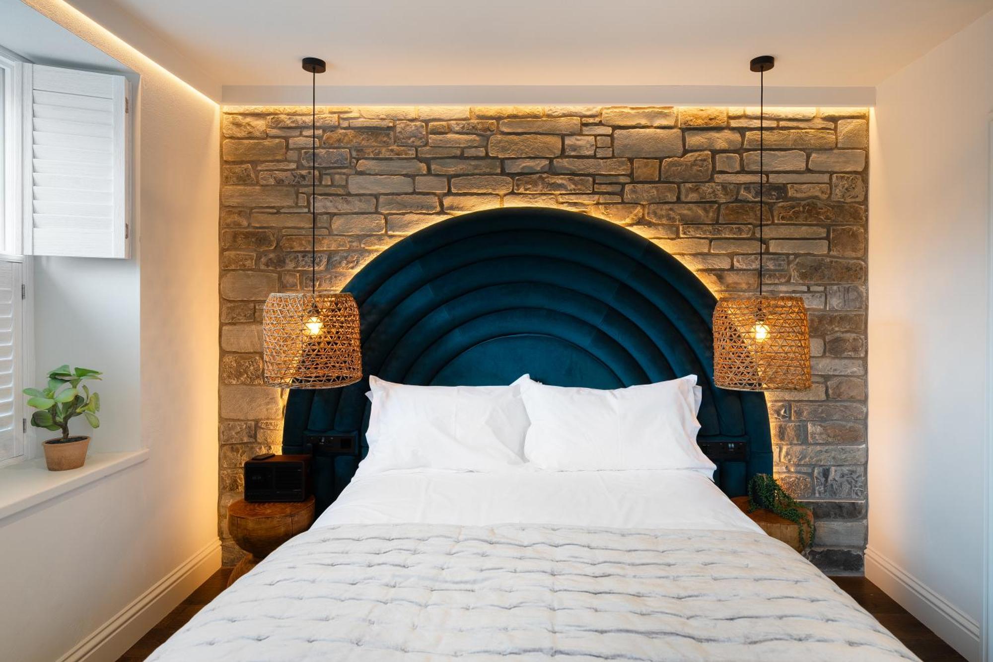 Hive Townhouse Hotel Аберерън Екстериор снимка